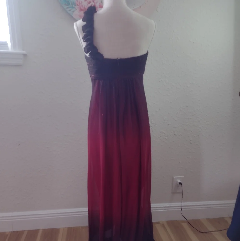 Dress - Picture 2 of 5